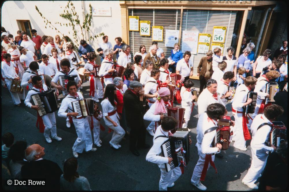 Old Oss band walking through town
