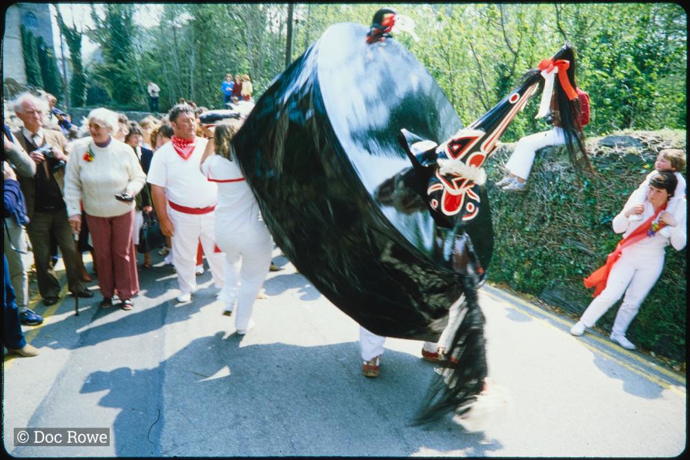 Old Oss dancing in road