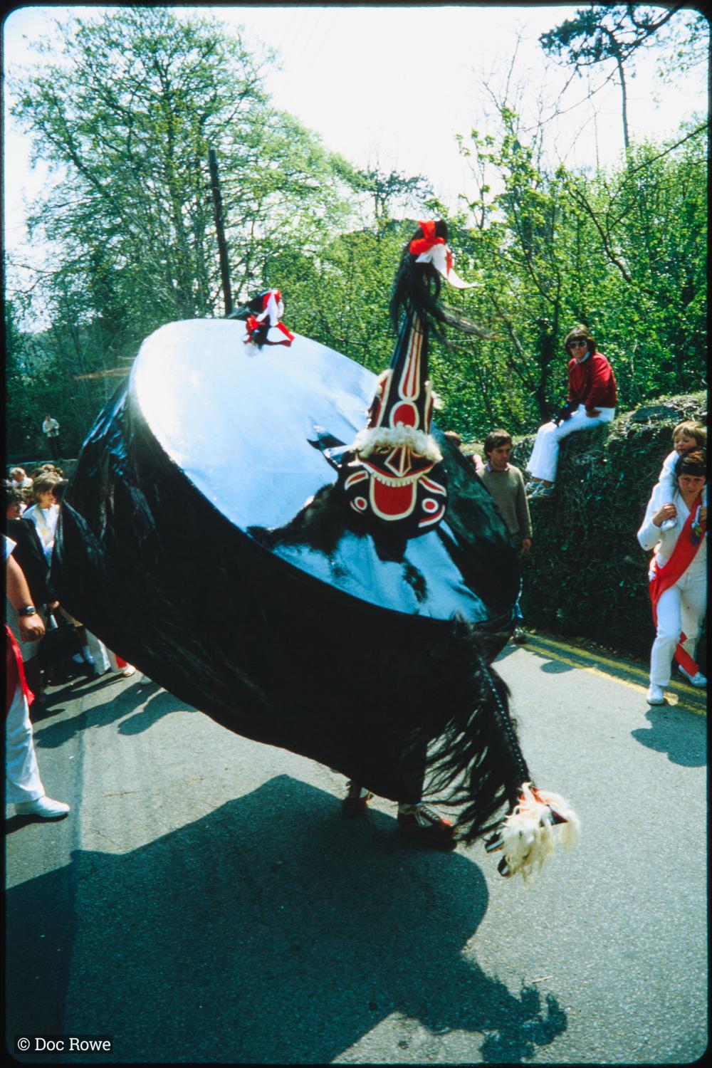 Old Oss dancing in road