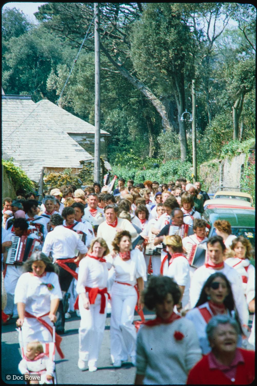 Old Oss procession walking back towards town