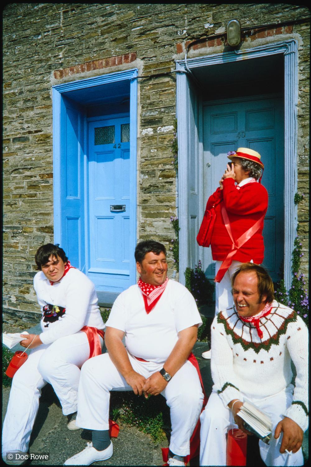 Men from Old Oss sitting on doorstep