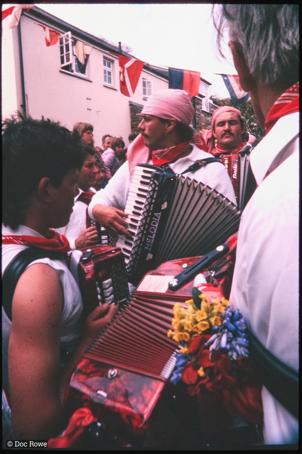 Old Oss accordion players close up