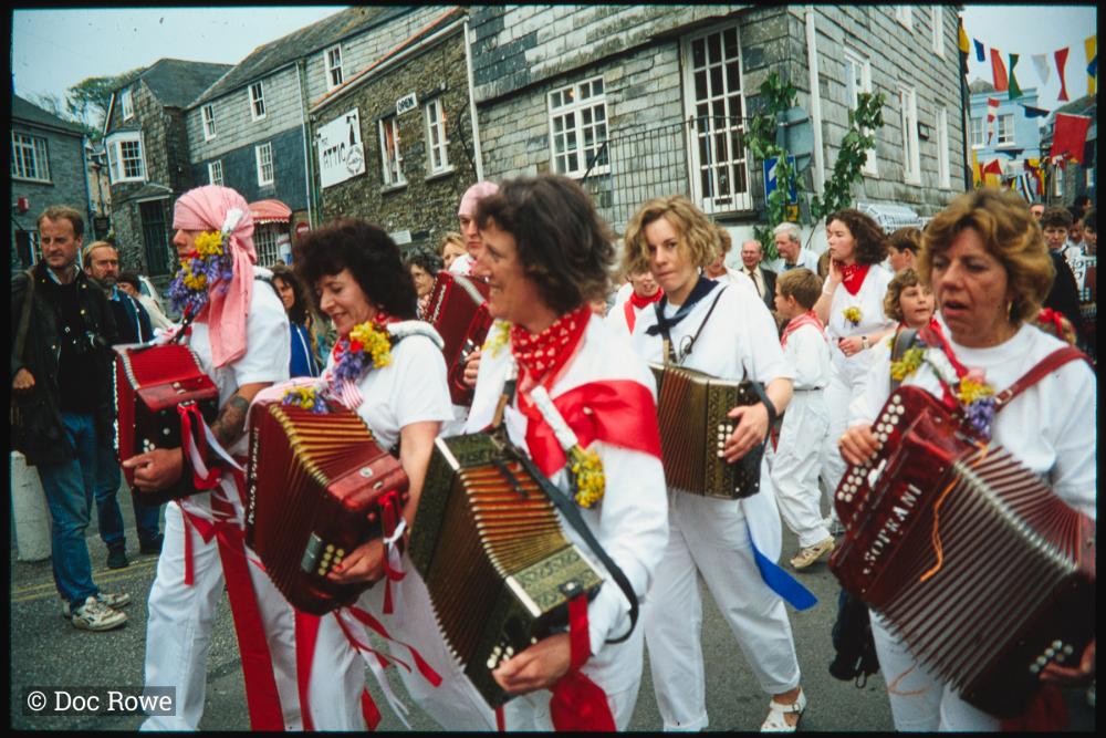 Women from Old Oss playing accordions with kids Oss