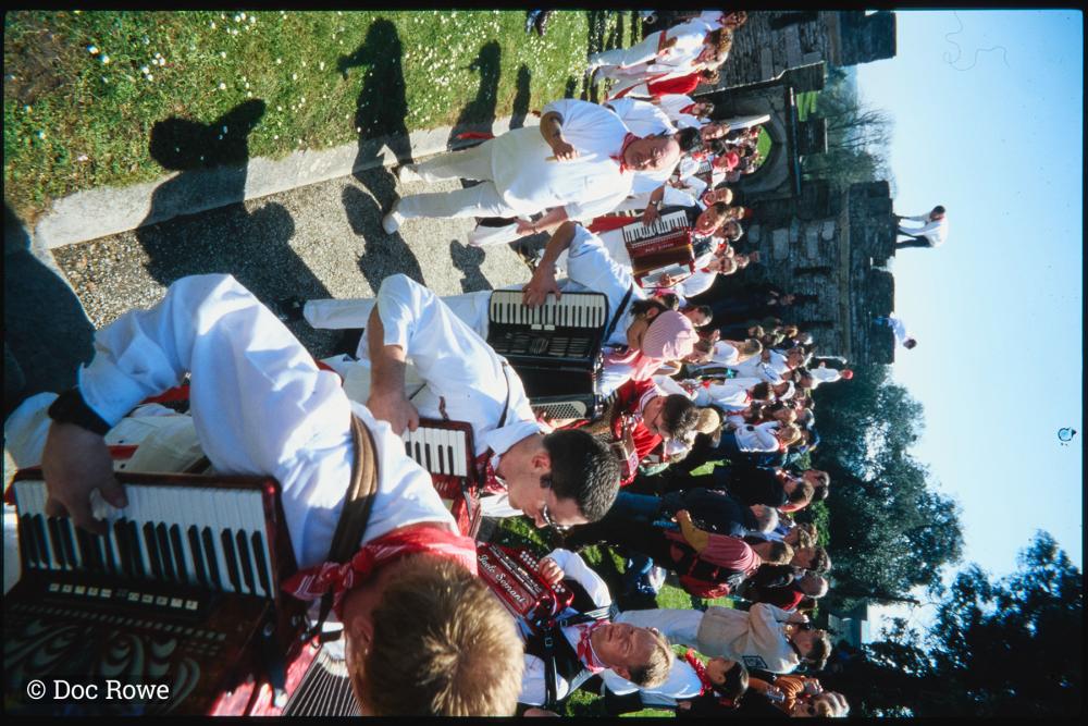Old Oss accordion players walking up path to Prideaux Place